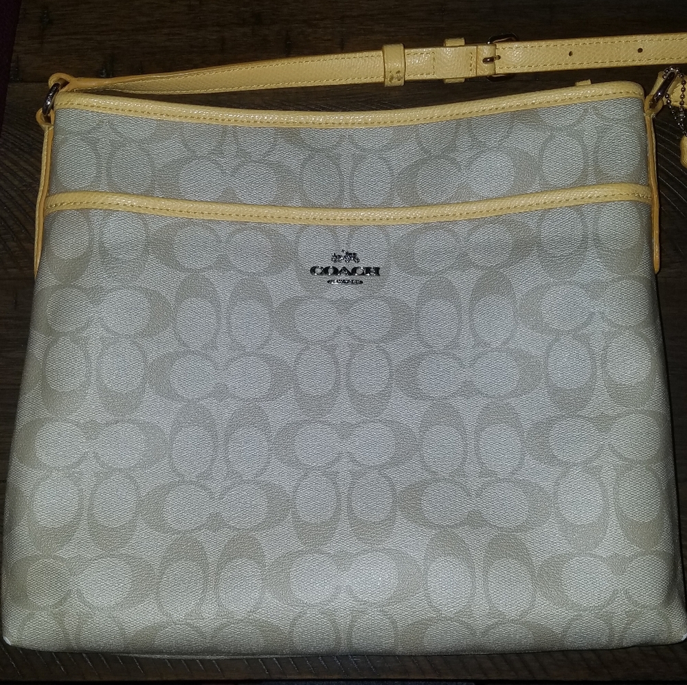 Coach Signature File Bag Crossbody Purse